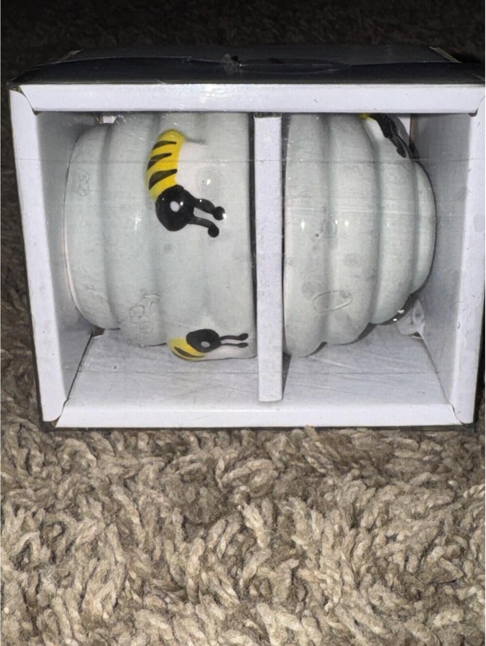 DI Beehive Ceramic Salt And Pepper Shakers - Unique!!